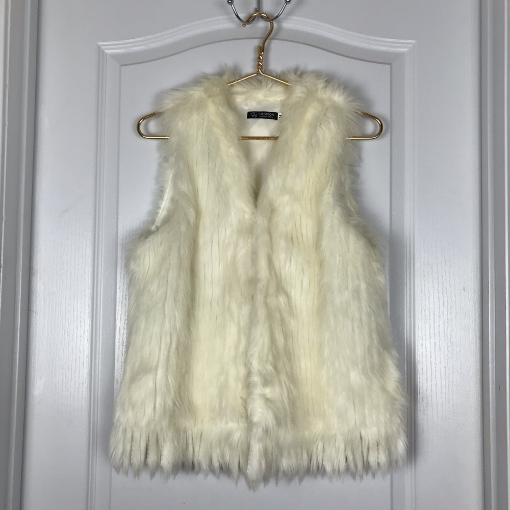 Faux Fur Vest in White / Cream - Med